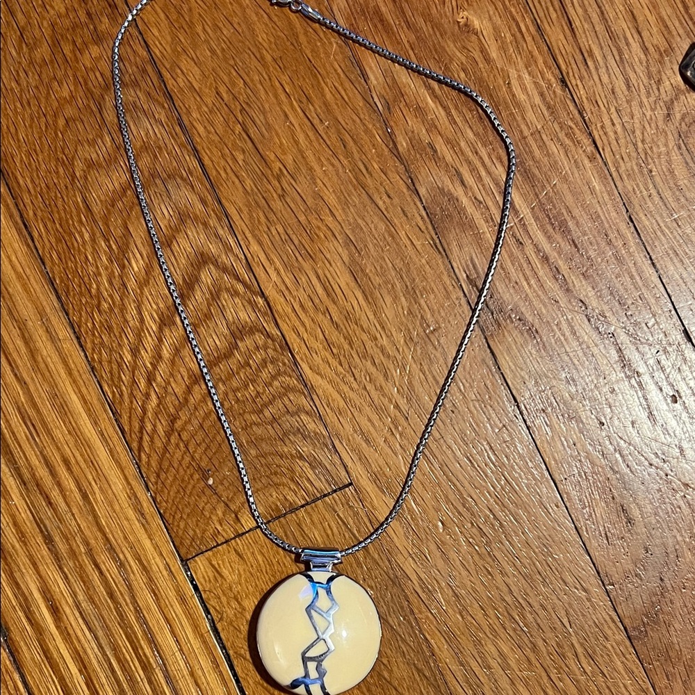Silver Chain Necklace with Cream Pendant